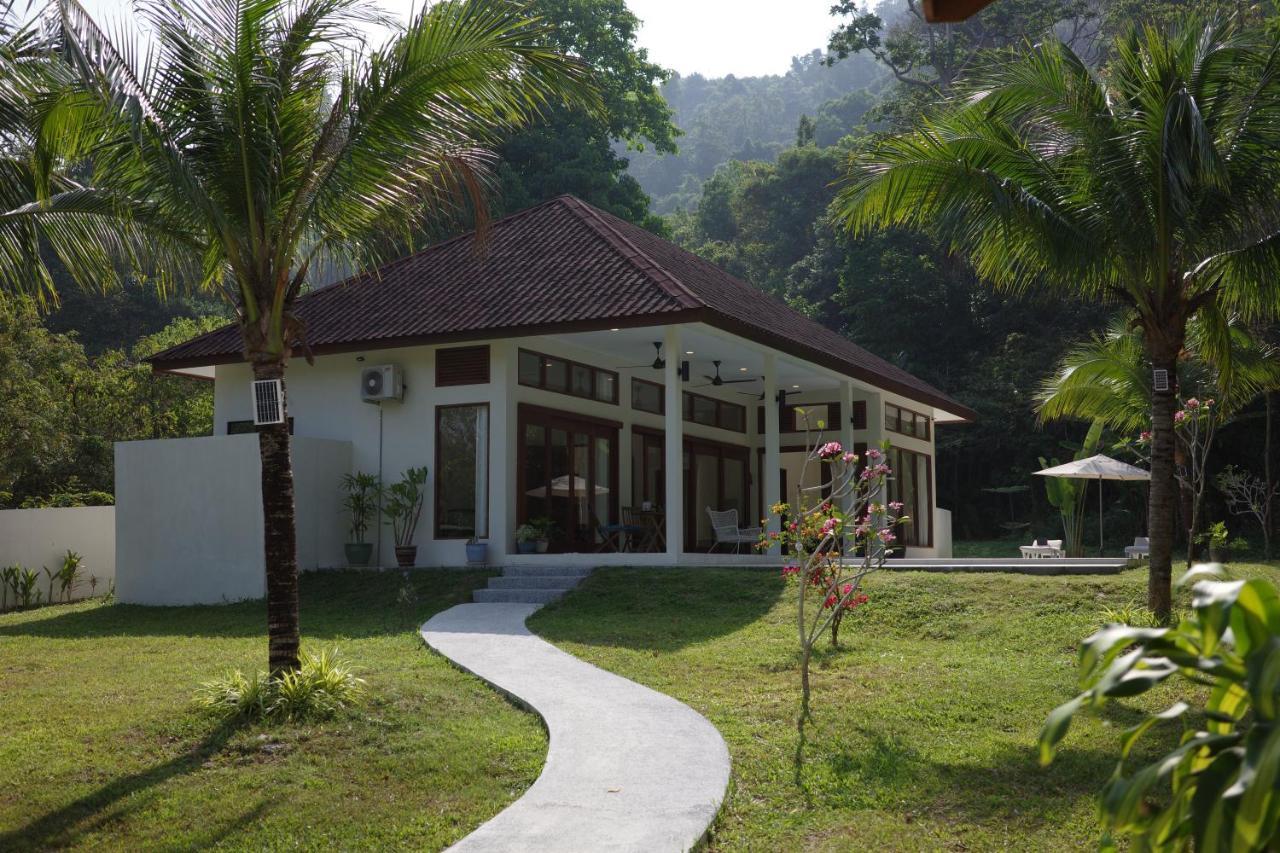 Villa Meranti - Spacious Private Pool Villa Pantai Cenang  Extérieur photo